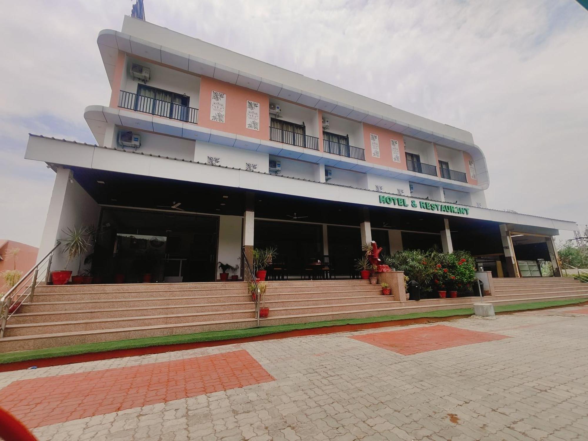 Hotel White Lotus Dungarpur Kültér fotó